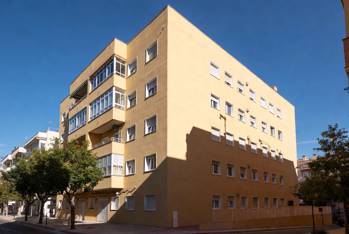 Fachada rehabilitada con SATE